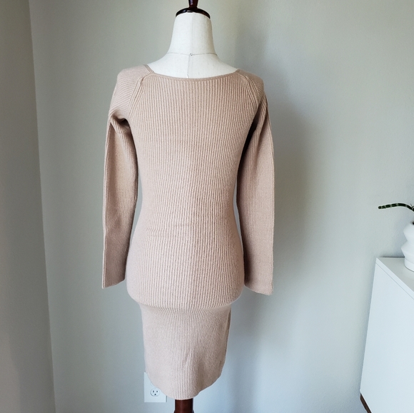 Sweetheart Neck Long Sleeve Knit Sweater Dress - Picture 4 of 9
